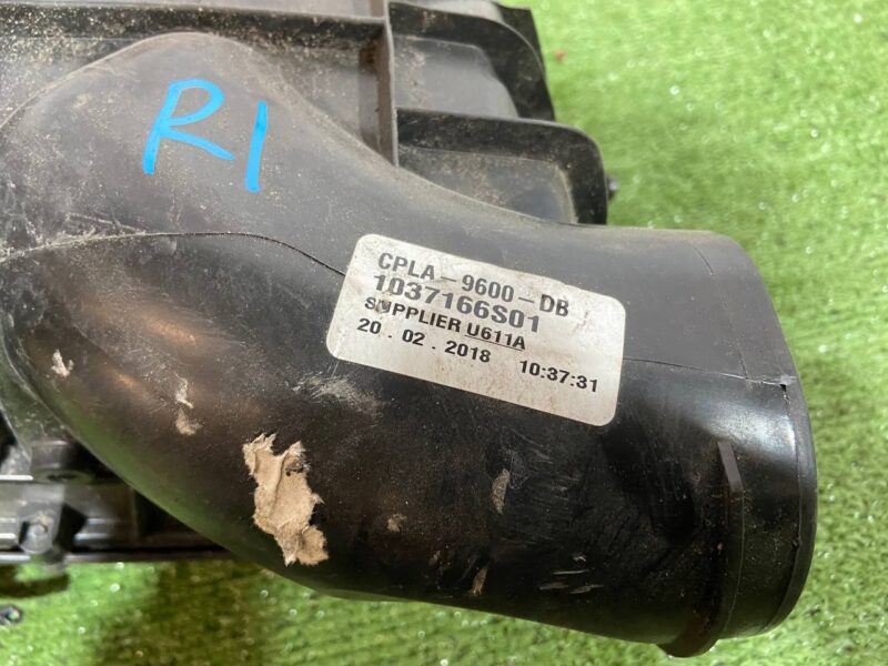 LR095789 Air filter housing right Range Rover Sport L494 (2014-2022) Used - Image 20