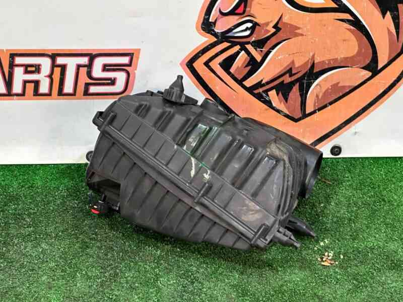 LR095790 Air filter housing left Range Rover L405 (2013-2021) Used cost 200 € in stock 3 pcs.