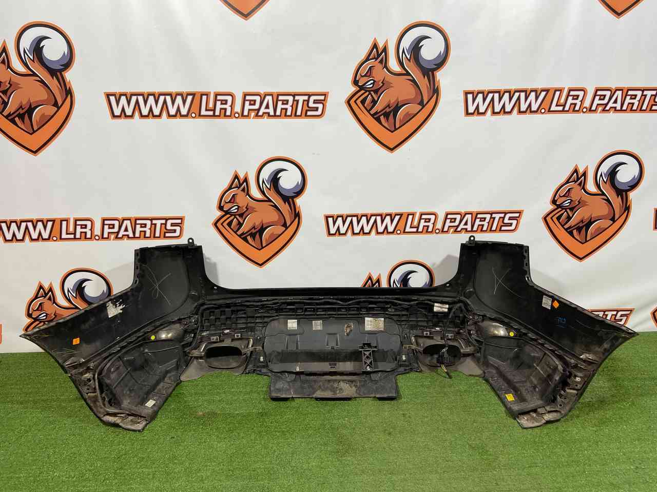 LR098889 Rear bumper 2018- complete assembly set Range Rover Sport L494 (2014-2022) Used - Image 33