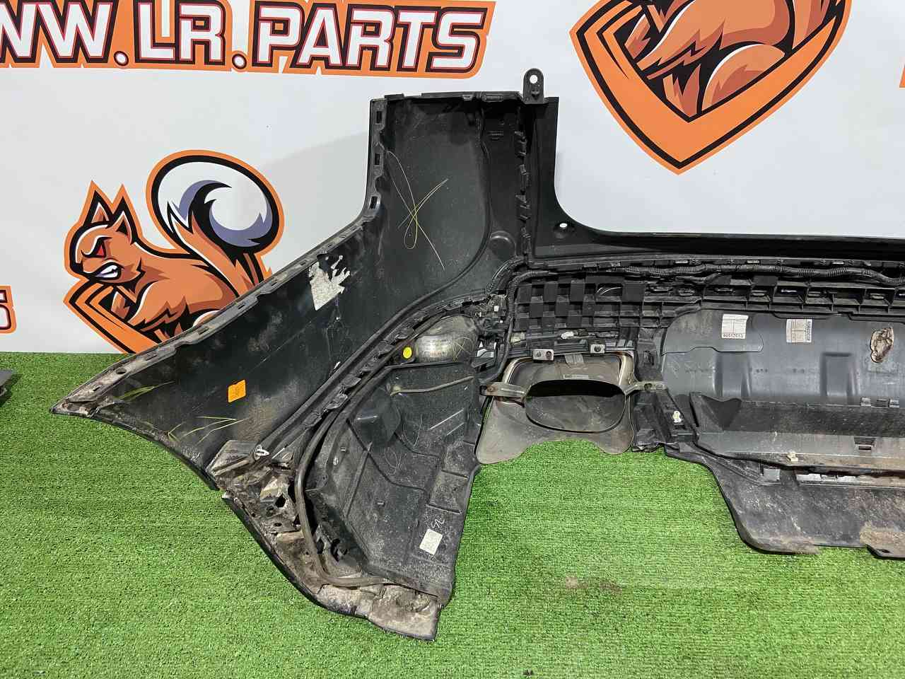 LR098889 Rear bumper 2018- complete assembly set Range Rover Sport L494 (2014-2022) Used - Image 36