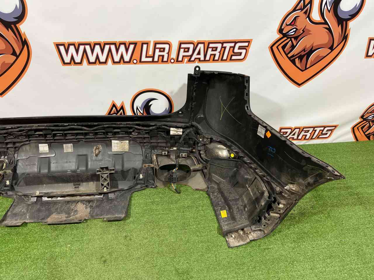 LR098889 Rear bumper 2018- complete assembly set Range Rover Sport L494 (2014-2022) Used - Image 37