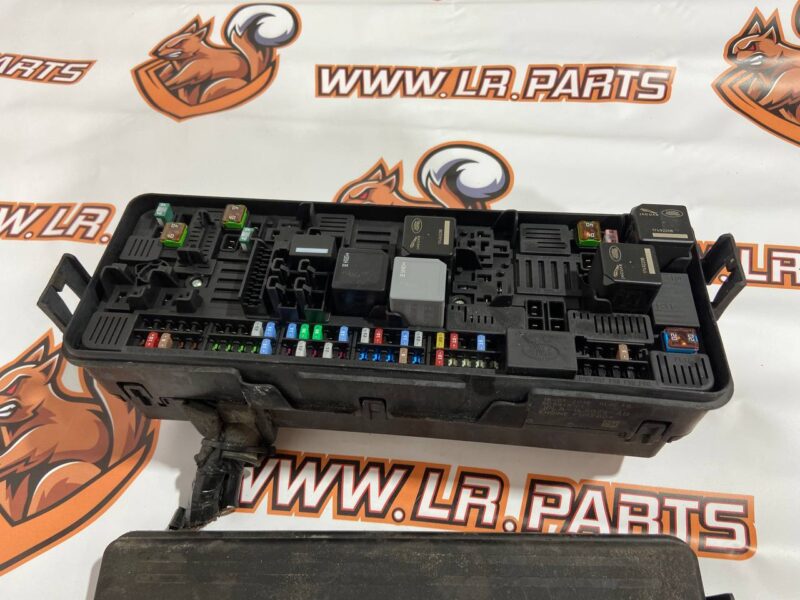 LR098963 Engine compartment fuse box Land Rover Discovery 5 L462 (2017-) Used - Image 17