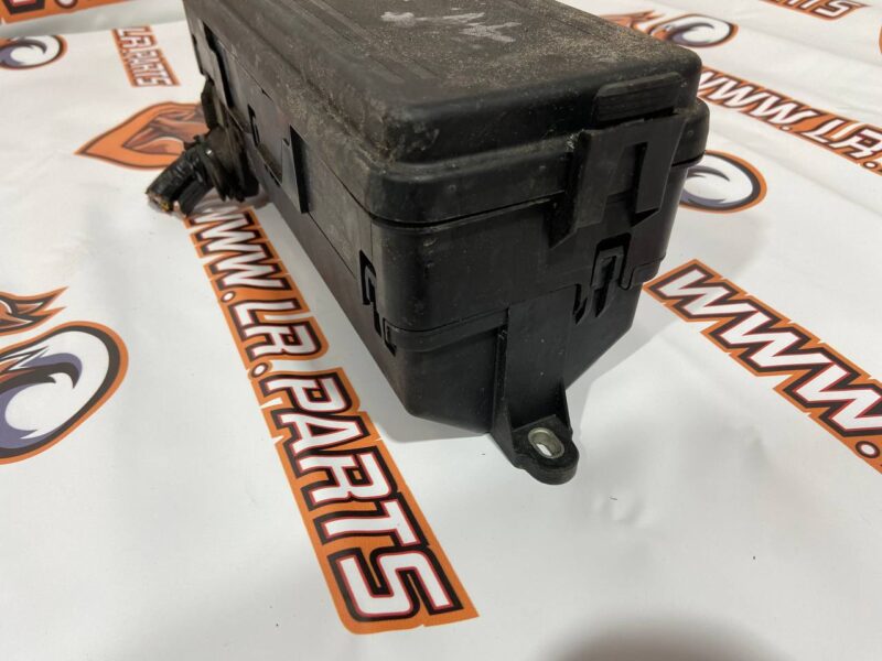 LR098963 Engine compartment fuse box Land Rover Discovery 5 L462 (2017-) Used - Image 18