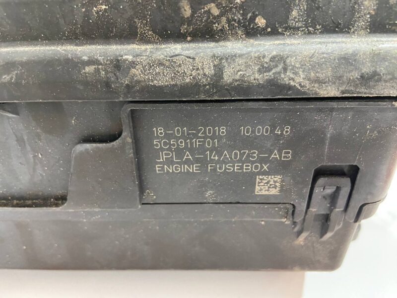 LR098963 Engine compartment fuse box Land Rover Discovery 5 L462 (2017-) Used - Image 19