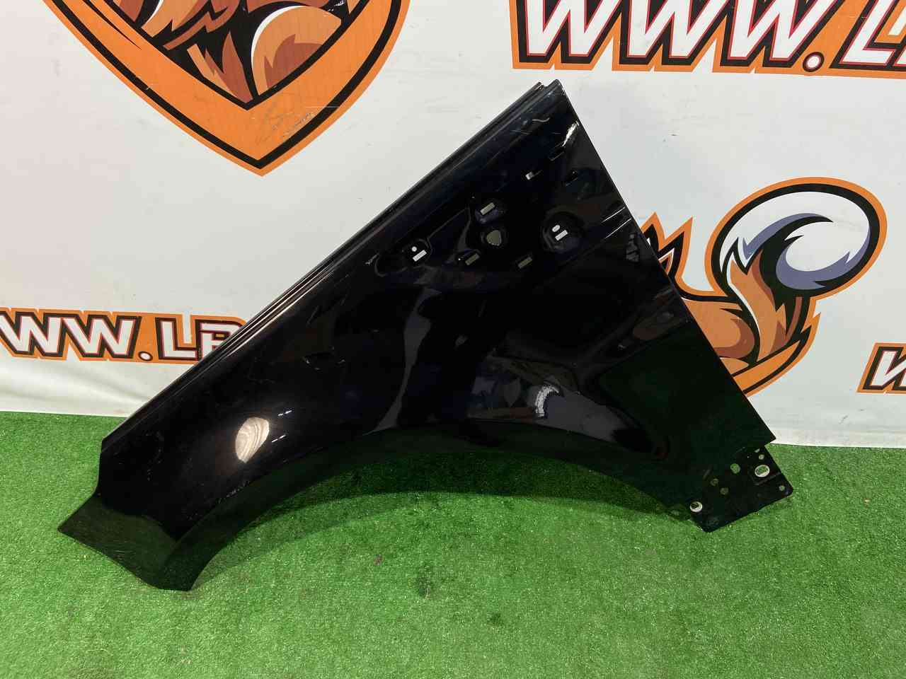 LR100545 Front left wing 2018- Range Rover Sport L494 (2014-2022) Used cost 500 € in stock 1 pcs.