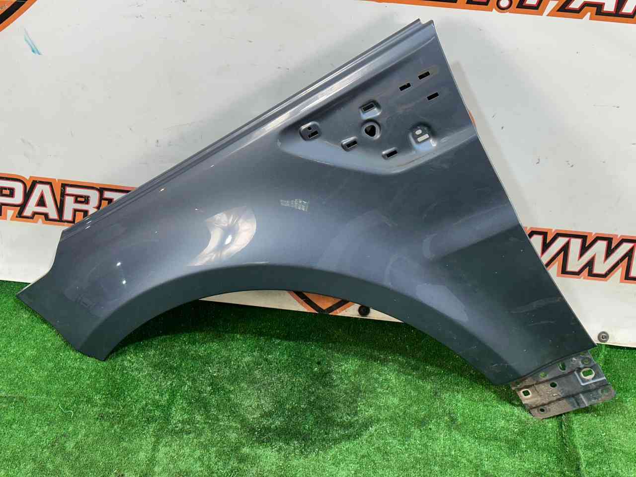 LR100545 Front left wing 2018- Range Rover Sport L494 (2014-2022) Used cost 500 € in stock 1 pcs.