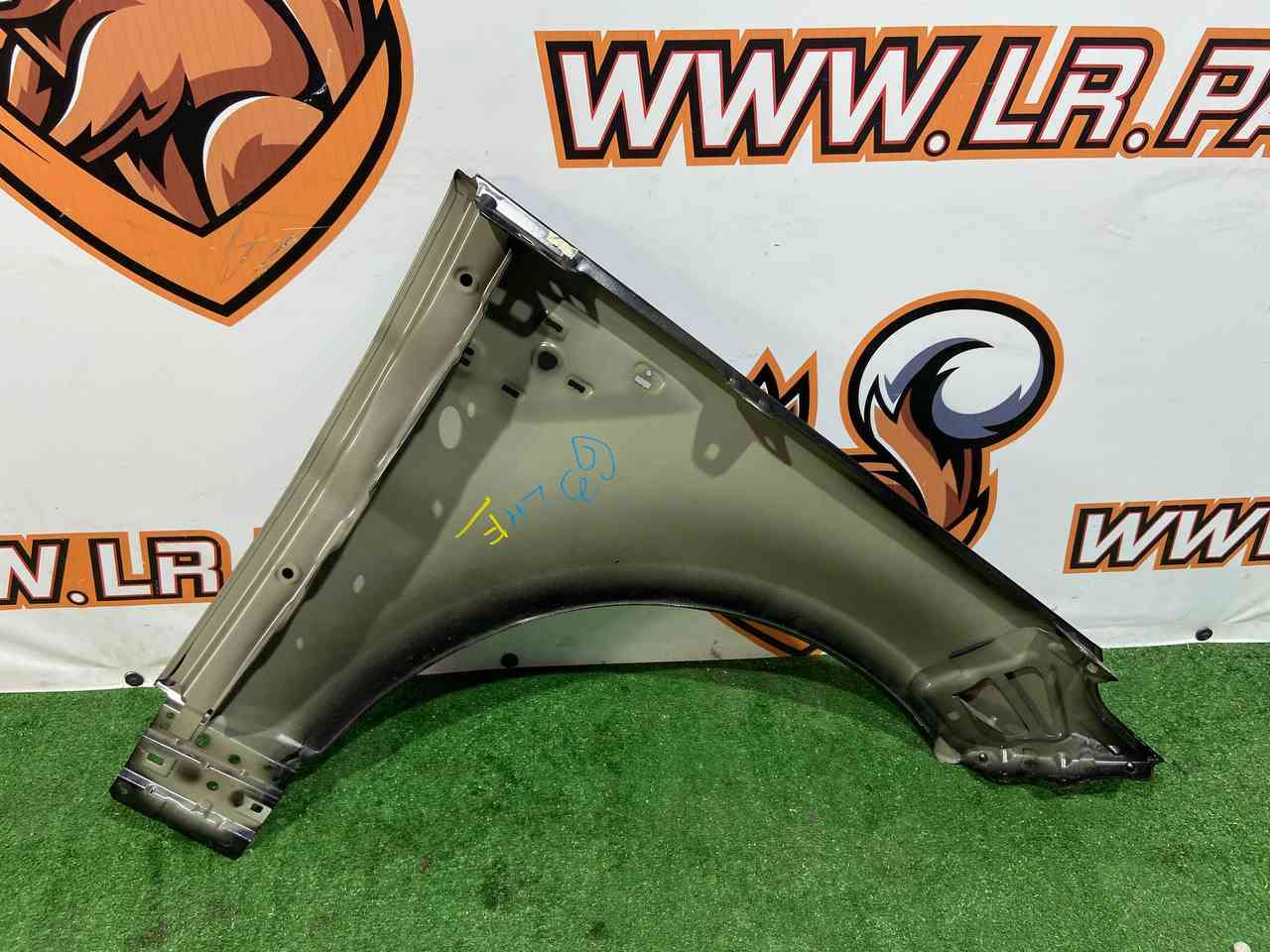 LR100545 Front left wing 2018- Range Rover Sport L494 (2014-2022) Used cost 500 € in stock 1 pcs.