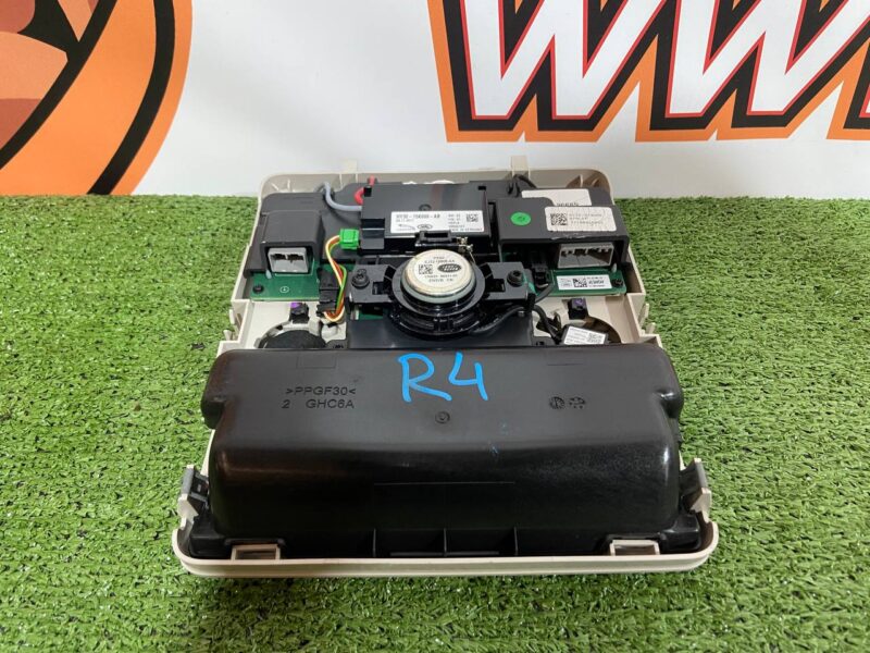 LR104445 Overhead console assembly Land Rover Discovery 5 L462 (2017-) USED cost 100 € in stock 1 pcs.