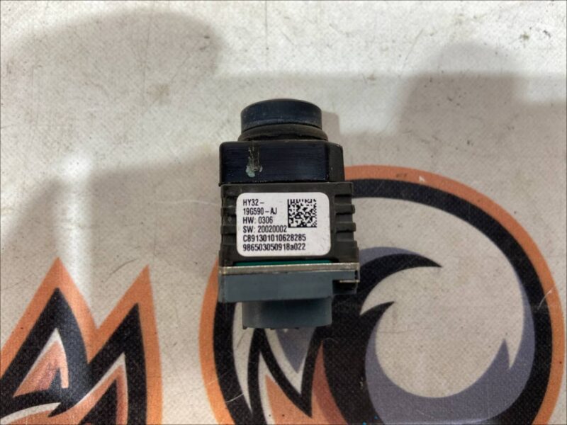 LR105215 Rear view camera Range Rover Sport L494 Used - Image 24