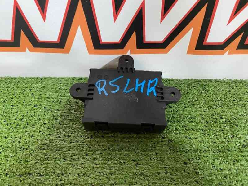 LR106148 Driver's side rear door control unit Range Rover Velar L560 (2018-) USED cost 50 € in stock 2 pcs.