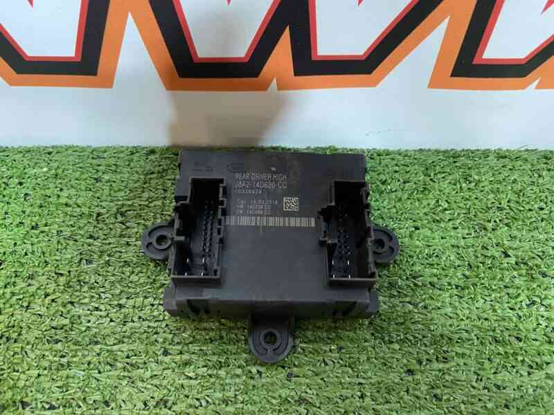 LR106148 Driver's side rear door control unit Range Rover Velar L560 (2018-) USED cost 50 € in stock 2 pcs.