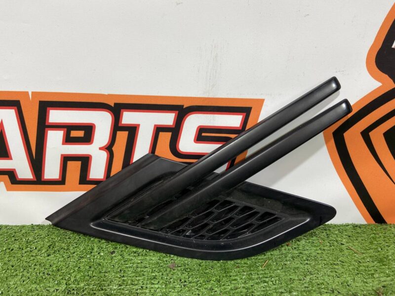 LR106237 Left fender grille Range Rover Sport L494 (2014-2022) Used cost 60 € in stock 1 pcs.
