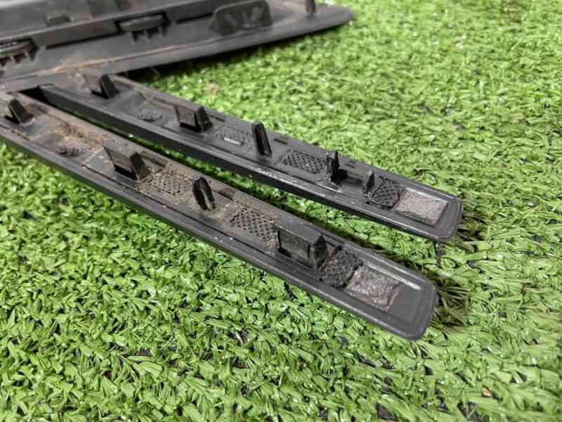 LR106237 Left fender grille Range Rover Sport L494 (2014-2022) Used cost 60 € in stock 1 pcs.