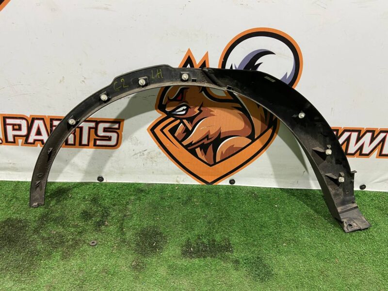 LR106669 Wheel arch fender molding rear left Land Rover Discovery 5 used cost 90 € in stock 1 pcs.