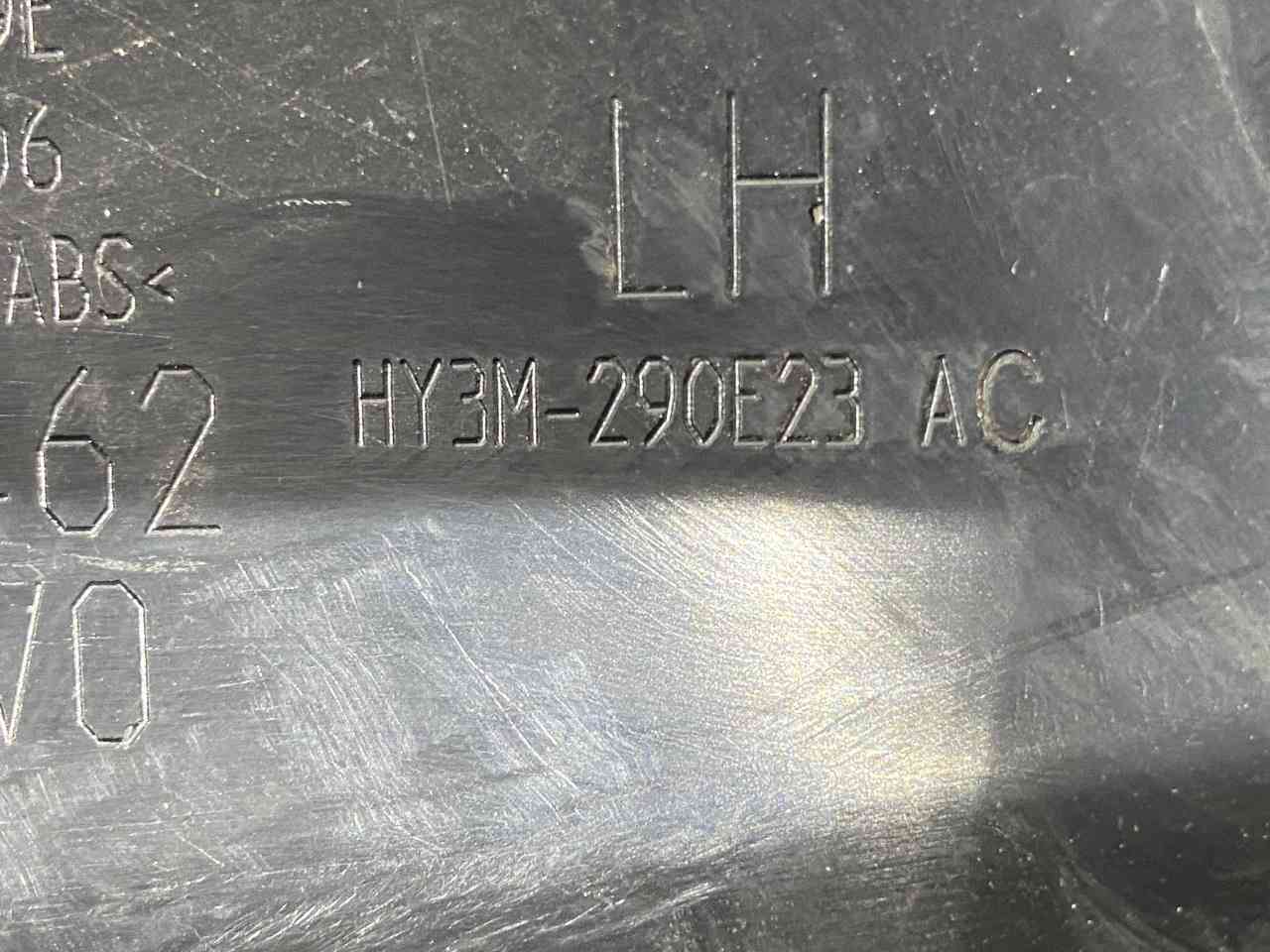 LR106669 Wheel arch fender molding rear left Land Rover Discovery 5 used cost 90 € in stock 1 pcs.