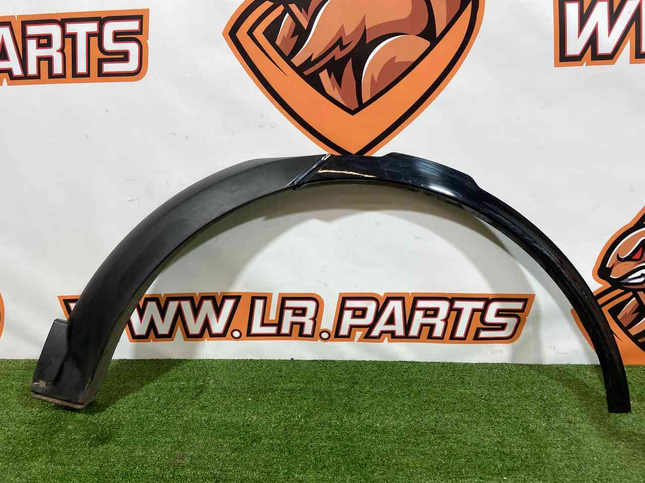 LR106669 Wheel arch fender molding rear left Land Rover Discovery 5 used cost 90 € in stock 1 pcs.