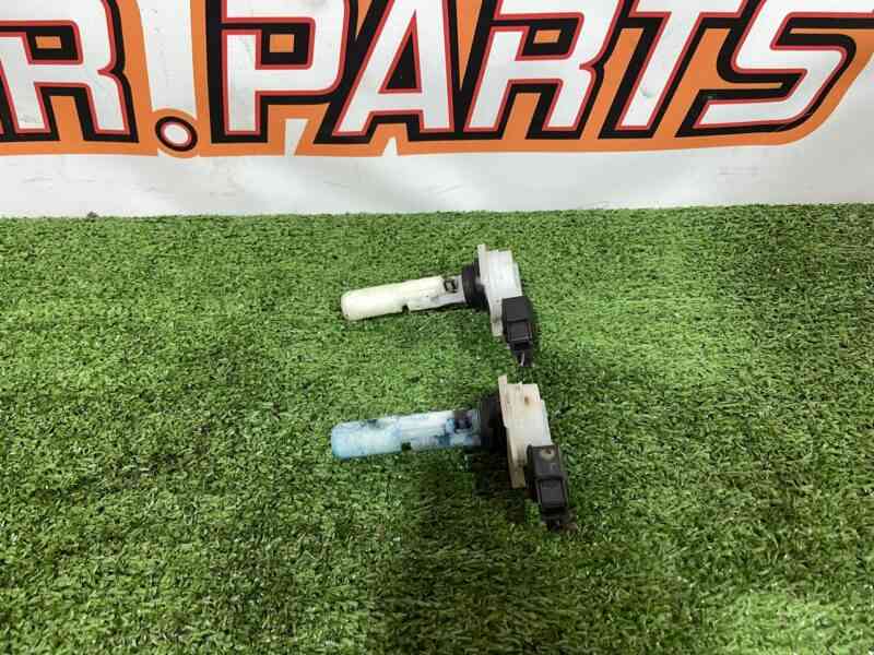LR110605 Fluid level sensor in the washer reservoir Land Rover Discovery 5 L462 (2017-) USED cost 15 € in stock 5 pcs.