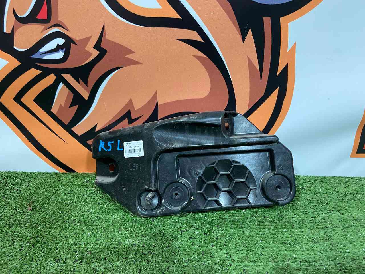 LR110725 Bracket for blind spot sensor, left Range Rover Velar L560 (2018-) USED cost 50 € in stock 1 pcs.