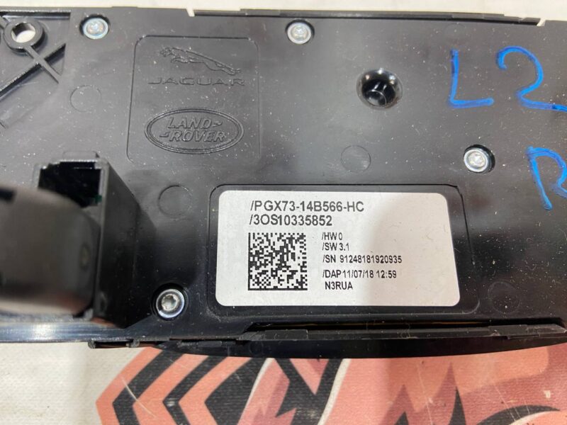 LR110728 Seat adjustment switch right Land Rover Discovery Sport L550 (2015-) Used cost 90 € in stock 4 pcs.