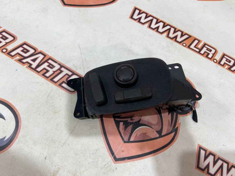 LR110728 Seat adjustment switch right Land Rover Discovery Sport L550 (2015-) Used cost 90 € in stock 4 pcs.