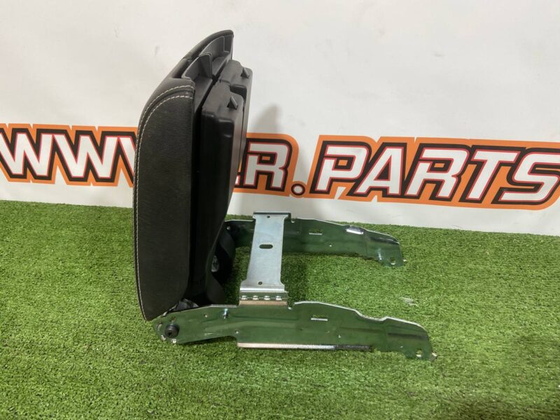 LR111368 Center armrest Range Rover Velar L560 (2018-) USED cost 150 € in stock 4 pcs.