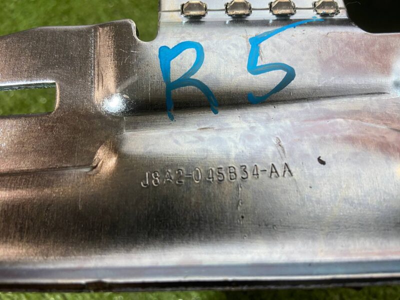 LR111368 Center armrest Range Rover Velar L560 (2018-) USED cost 150 € in stock 4 pcs.