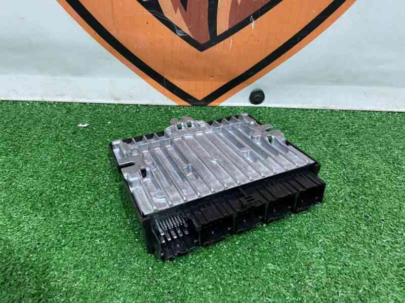 LR111479 Range Rover Sport L494 Air Suspension Control Unit (2014-2022) Used cost 130 € in stock 8 pcs.