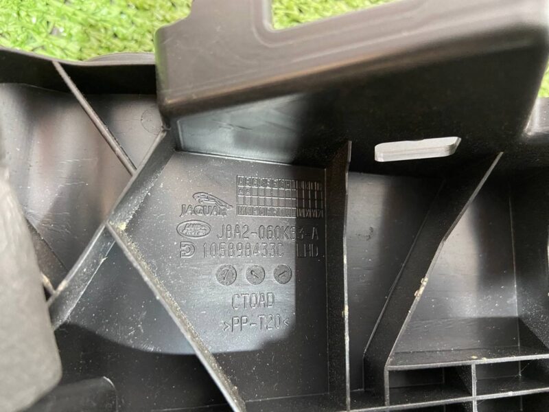 LR112508 Glove compartment Range Rover Velar L560 (2018-) Used cost 90 € in stock 4 pcs.
