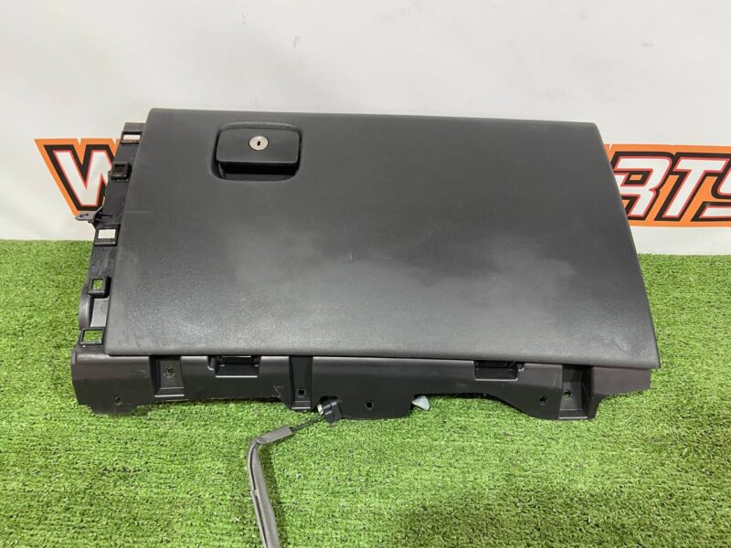 LR112508 Glove compartment Range Rover Velar L560 (2018-) Used cost 90 € in stock 4 pcs.