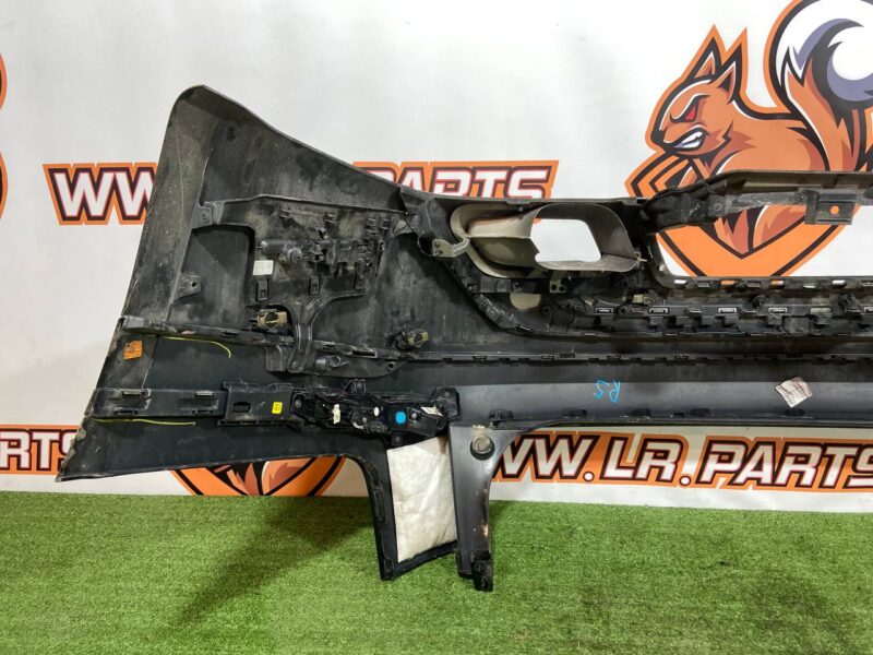 LR112604 Rear bumper complete Range Rover Velar L560 (2018-) Used - Image 25