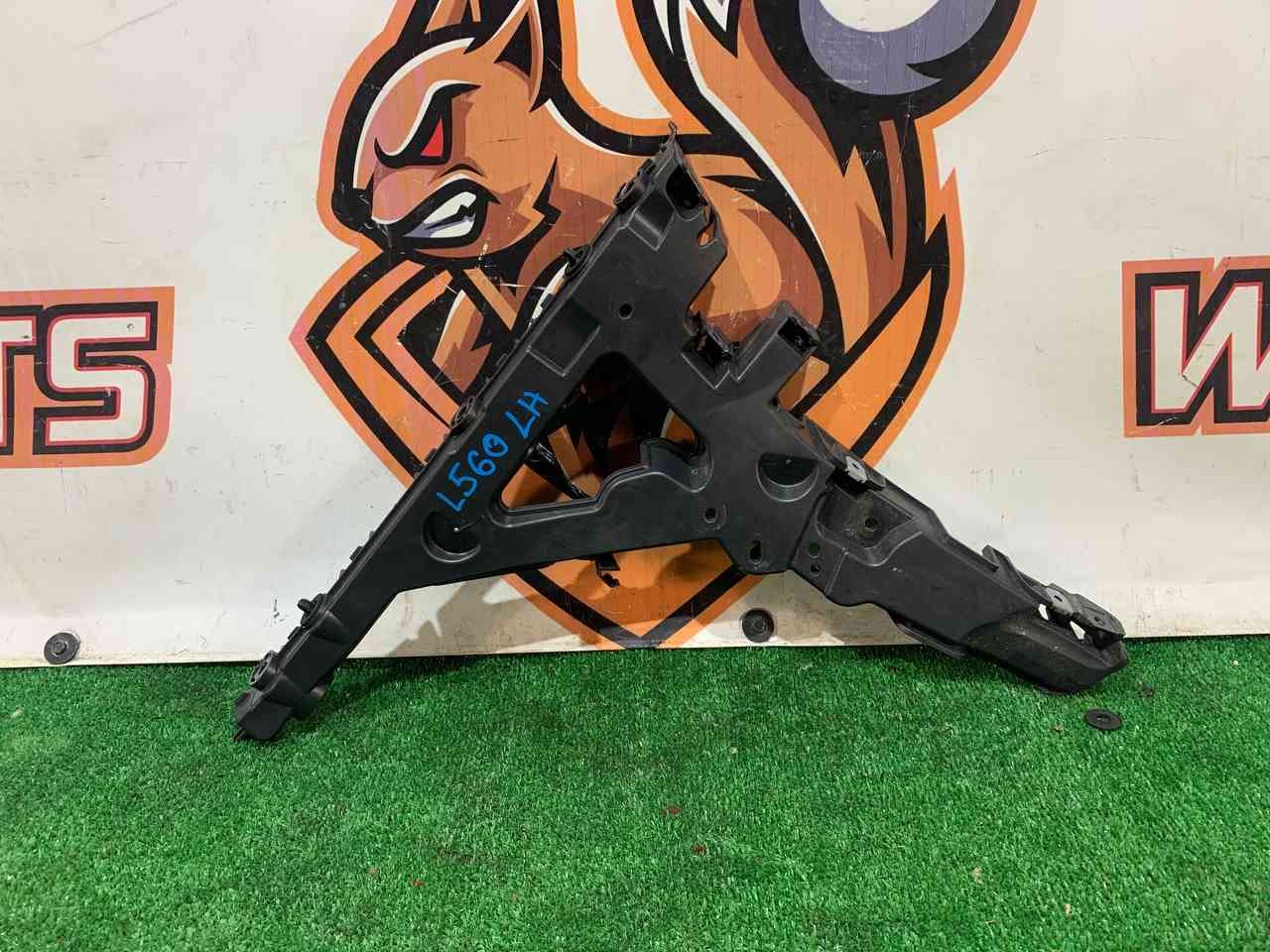 LR112658 Rear left bumper mounting bracket Range Rover Velar L560 (2018-) USED cost 32 € in stock 1 pcs.