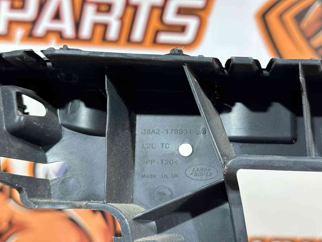 LR112658 Rear left bumper mounting bracket Range Rover Velar L560 (2018-) USED cost 32 € in stock 1 pcs.