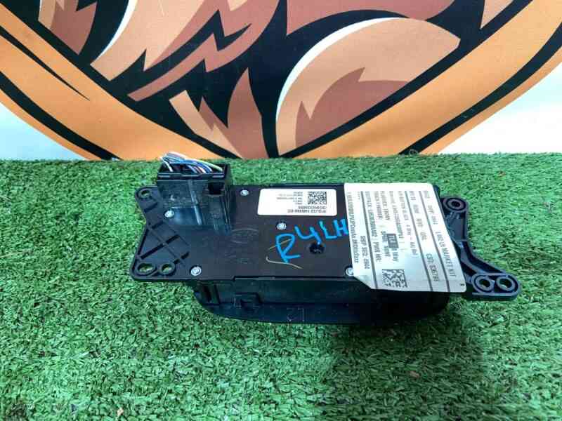 LR112767 Electric seat adjustment switch left Land Rover Discovery Sport L550 (2015-) Used cost 90 € in stock 1 pcs.
