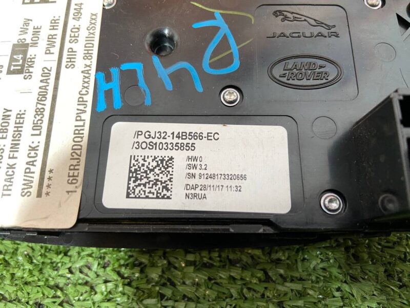 LR112767 Electric seat adjustment switch left Land Rover Discovery Sport L550 (2015-) Used cost 90 € in stock 1 pcs.