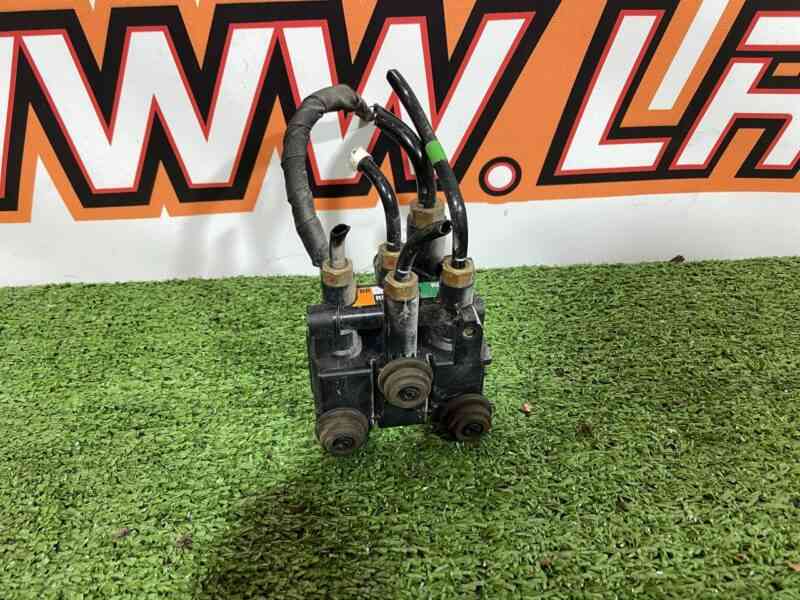 LR113342 Electromagnetic air suspension valve rear Range Rover Sport L494 Used - Image 41