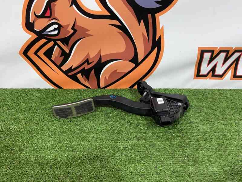 LR113938 Accelerator pedal assembly Range Rover Velar L560 (2018-) Used cost 50 € in stock 1 pcs.