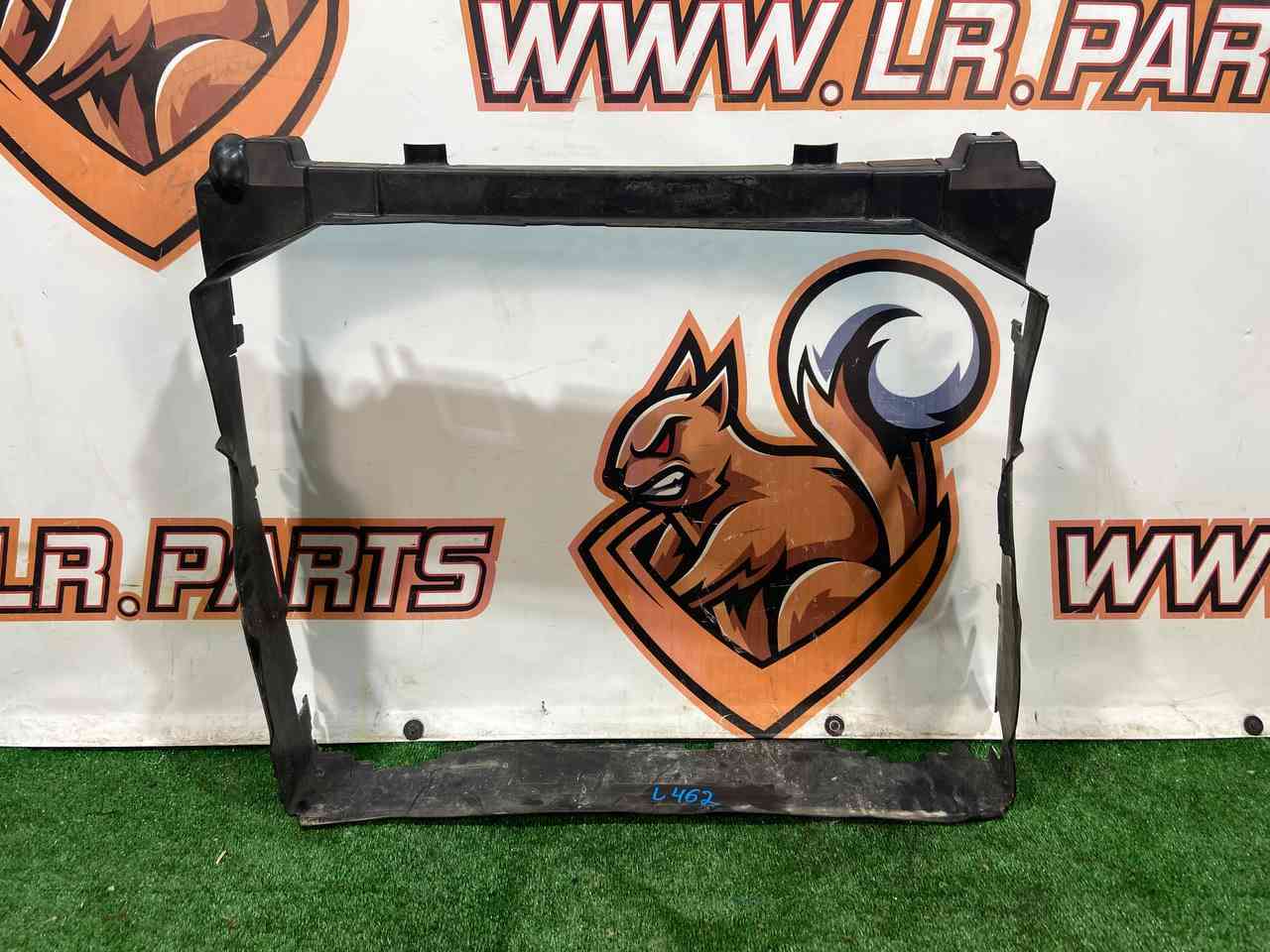 LR119550 Duct of the central cassette 3.0D LAND ROVER DISCOVERY 5 (L462) Used cost 135 € in stock 1 pcs.