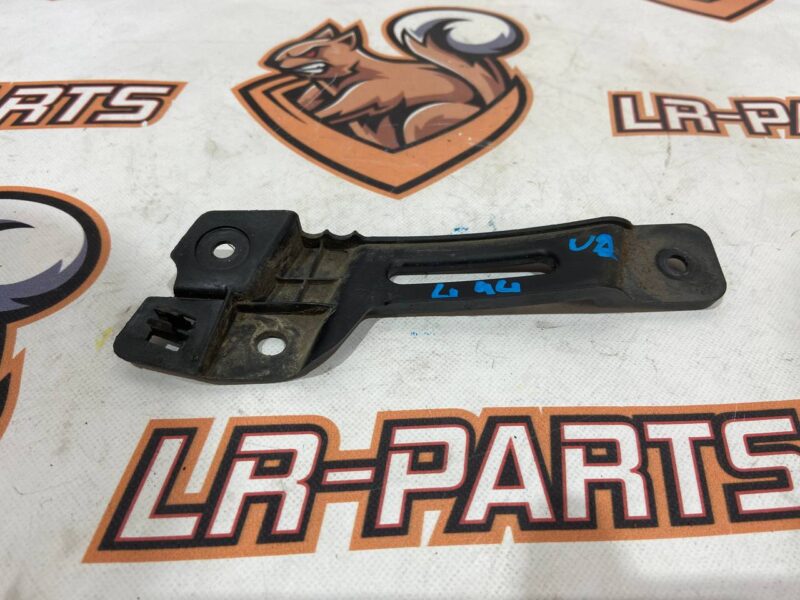 LR124568 Wing mounting bracket left LAND ROVER DISCOVERY 5 (L462) Used cost 18 € in stock 4 pcs.