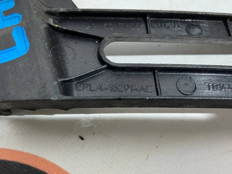 LR124568 Wing mounting bracket left LAND ROVER DISCOVERY 5 (L462) Used - Image 23
