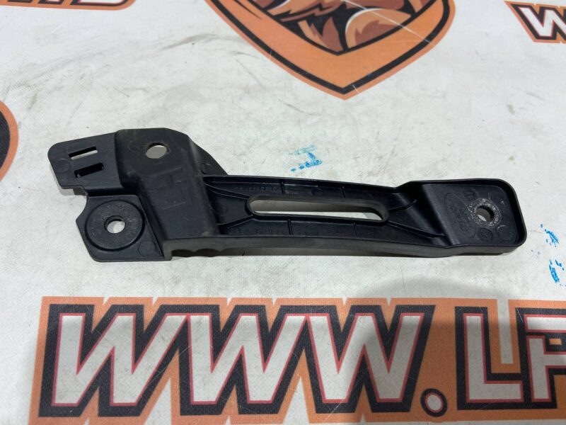 LR124568 Wing mounting bracket left LAND ROVER DISCOVERY 5 (L462) Used - Image 25