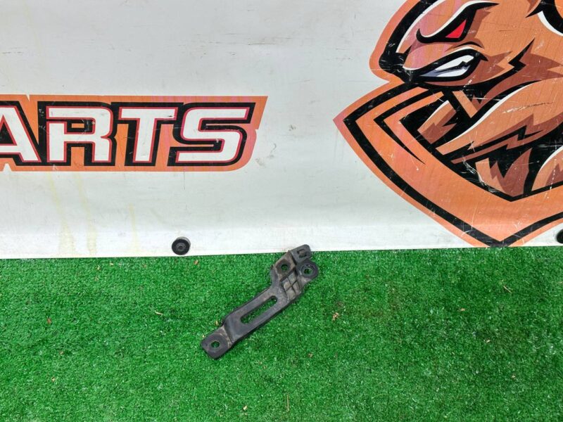 LR124568 Wing mounting bracket left LAND ROVER DISCOVERY 5 (L462) Used - Image 28