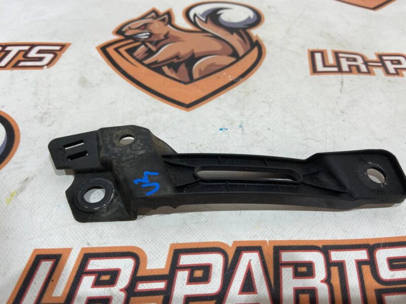 LR124568 Wing mounting bracket left LAND ROVER DISCOVERY 5 (L462) Used cost 18 € in stock 4 pcs.