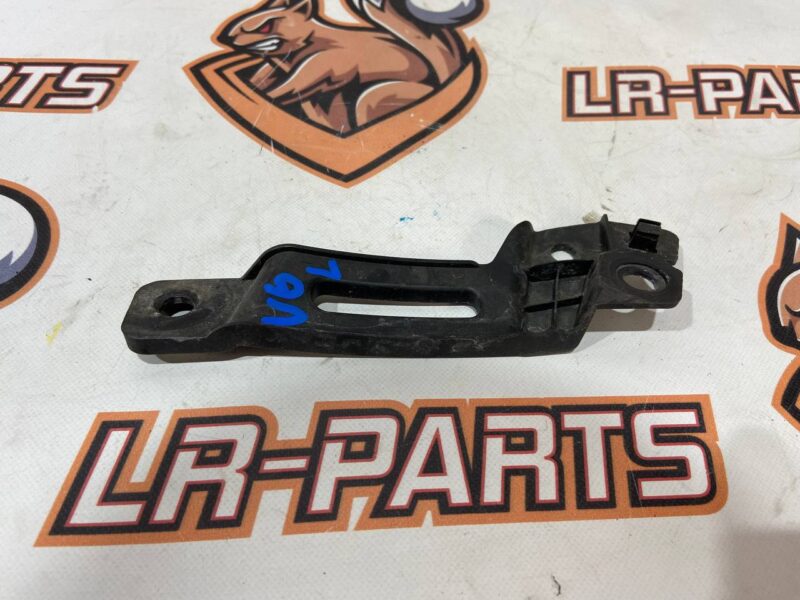 LR124568 Wing mounting bracket left LAND ROVER DISCOVERY 5 (L462) Used cost 18 € in stock 4 pcs.