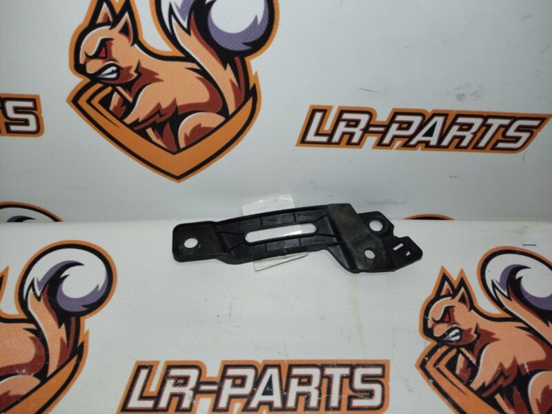 LR124568 Wing mounting bracket left LAND ROVER DISCOVERY 5 (L462) Used cost 18 € in stock 4 pcs.