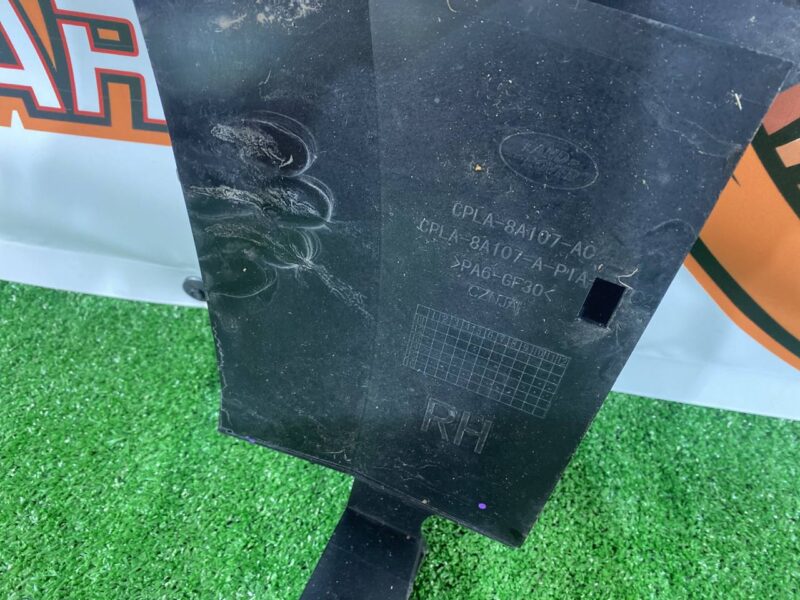 LR124850 Intercooler radiator diffuser, right rear Range Rover L405 (2013-2021) Used cost 70 € in stock 4 pcs.