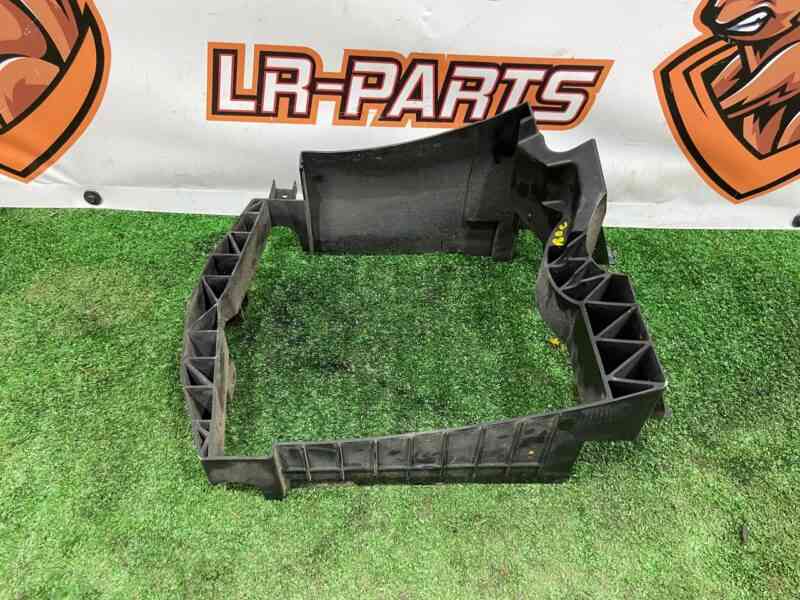 LR124850 Intercooler radiator diffuser, right rear Range Rover L405 (2013-2021) Used cost 70 € in stock 4 pcs.