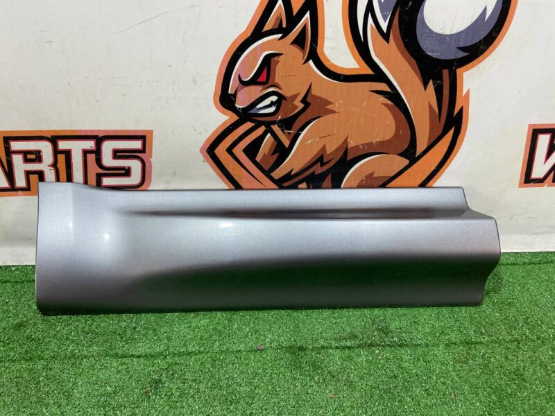 LR125992 Rear right door molding Range Rover Sport L494 (2014-2022) Used cost 40 € in stock 3 pcs.
