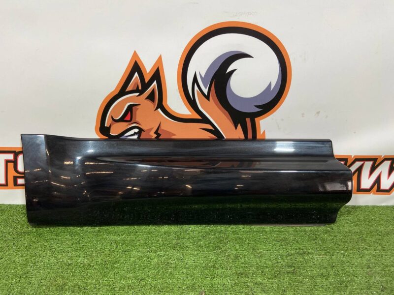 LR125992 Rear right door molding Range Rover Sport L494 (2014-2022) Used cost 40 € in stock 3 pcs.