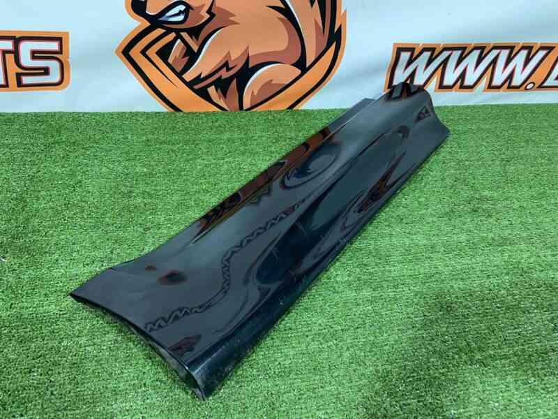LR125992 Rear right door molding Range Rover Sport L494 (2014-2022) Used cost 40 € in stock 3 pcs.