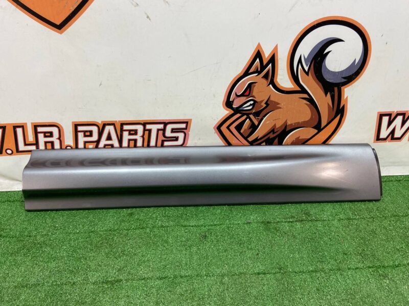 LR133767 Front left door molding Range Rover Sport L494 (2014-2022) Used cost 105 € in stock 3 pcs.